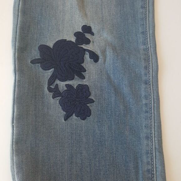 Vera Wang Capri Applique Women Jeans - Picture 2 of 4